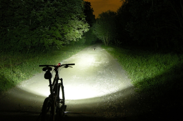 Cómo elegir la mejor luz delantera y trasera para la bicicleta